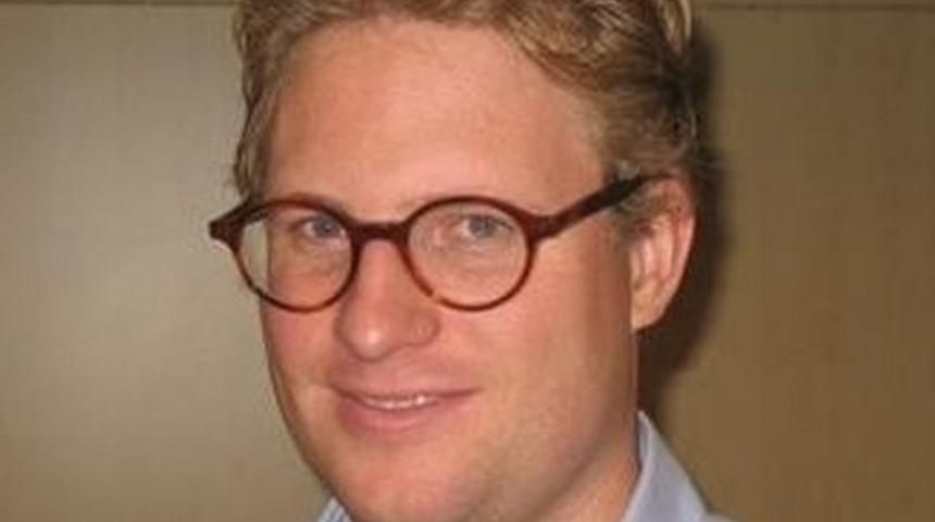 Pes dedirtti! Balayından dönüş yolunda taciz skandalı