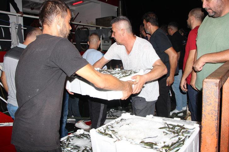 Bandırma Su Ürünleri Hali'nde av sezonunun ilk mezadı yapıldı G2