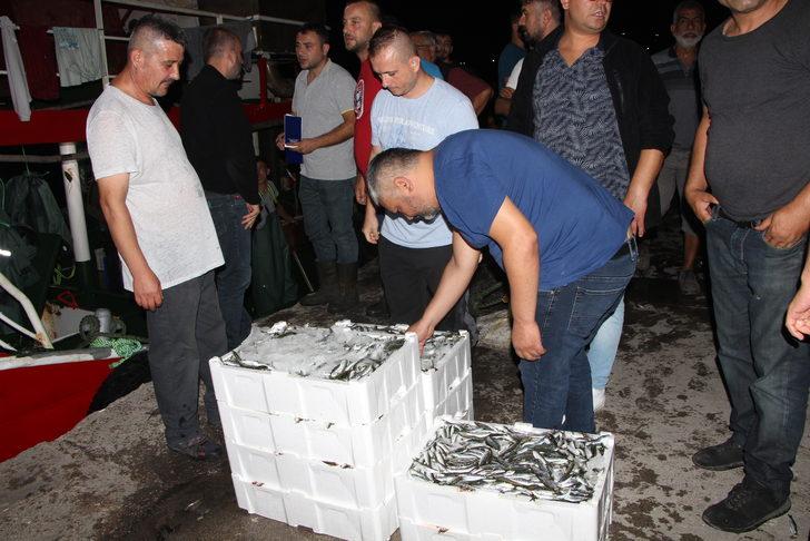 Bandırma Su Ürünleri Hali'nde av sezonunun ilk mezadı yapıldı G3