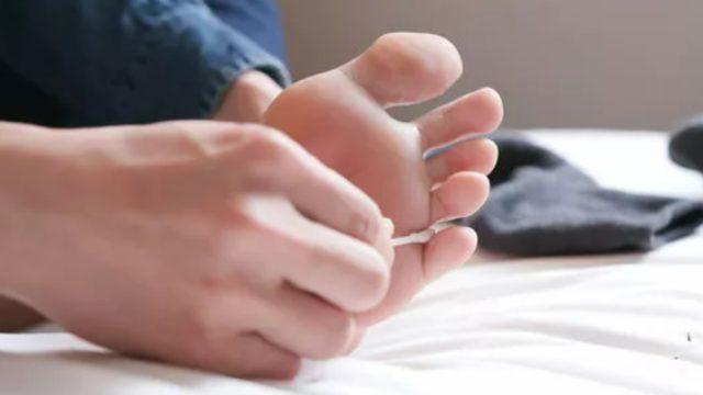 Mantara neden oluyor, önleminizi alın! Ayak terlemesi için doğal çözümler