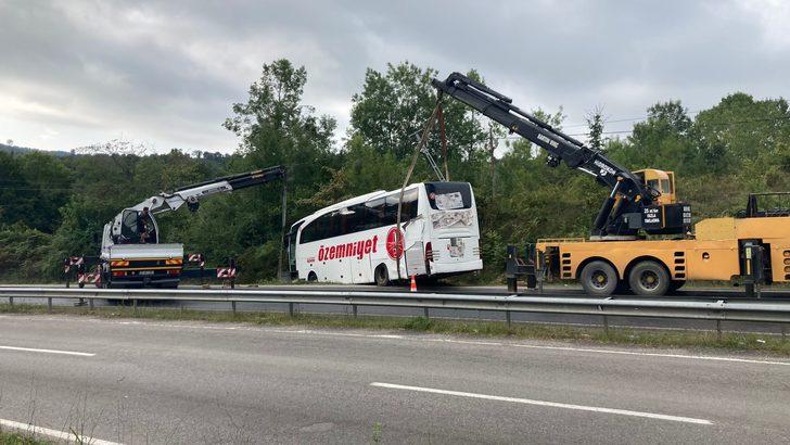 Çaycuma'da şarampole devrilen yolcu otobüsündeki 4 kişi yaralandı G1
