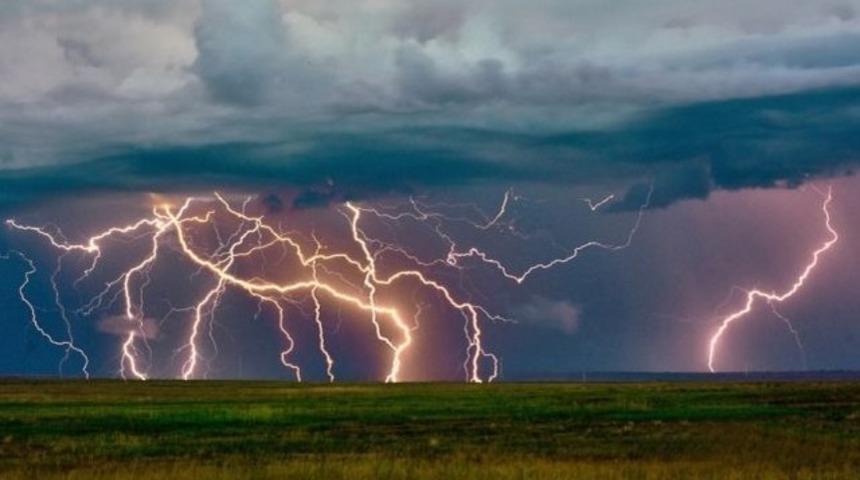 Diyarbakır'a yıldırım düştü! Yaralılar var!