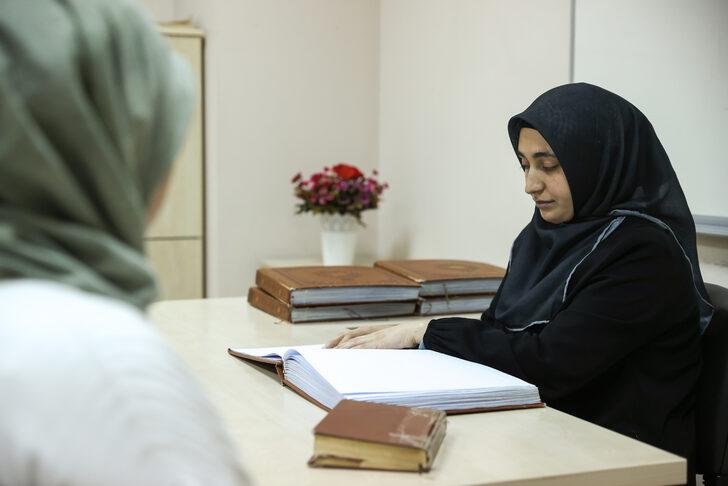 Görme engelli din görevlisi, gören öğrencilere hafızlık eğitimi veriyor G3