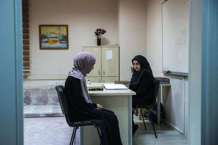 Görme engelli din görevlisi, gören öğrencilere hafızlık eğitimi veriyor G4