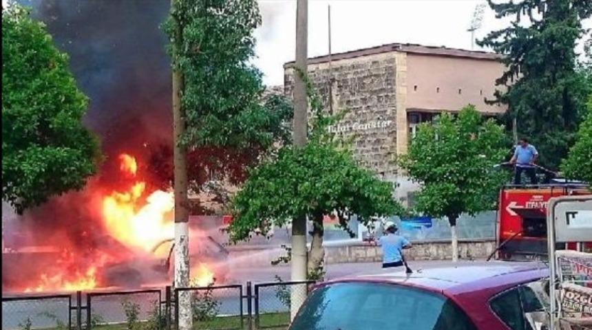 Seyir halindeyken alev alan LPG'li otomobil, cayır cayır yandı