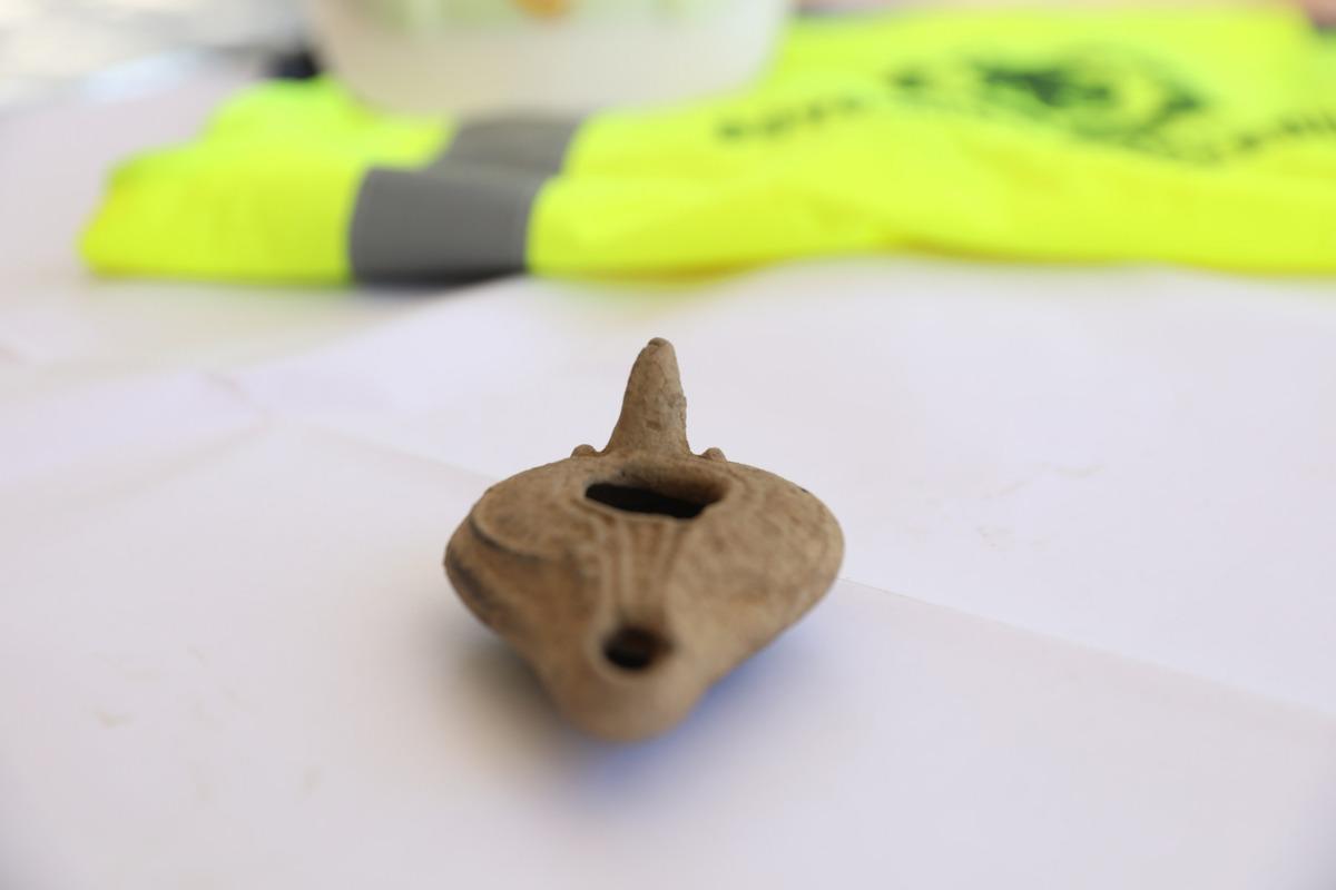 Diyarbakır'ın tarihi surlarında 1500 yıllık kandil bulundu