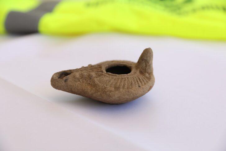 Diyarbakır'ın tarihi surlarında 1500 yıllık kandil bulundu G3