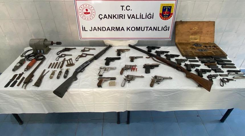 Çankırı'da evinde silah ve mühimmat bulunan kişi gözaltına alındı