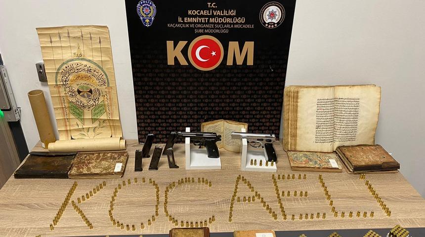 Kocaeli'de tarihi eser olduğu değerlendirilen kitap ve şecere ele geçirildi