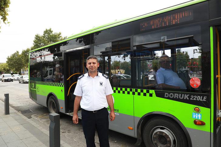Sakarya'da belediye otobüsü şoförü, araçta rahatsızlanan kadını hastaneye yetiştirdi G3