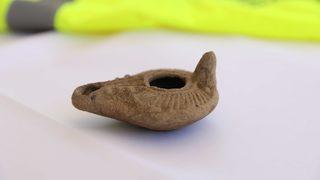 Diyarbakır'da heyecanlandıran keşif! Tarihi surlarda 1500 yıllık kandil bulundu