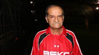 Afyonkarahisar'da 69 yaşındaki delikanlı, halı saha maçlarını aksatmıyor