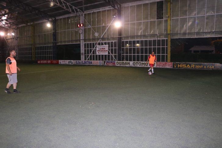 Afyonkarahisar'da 69 yaşındaki "delikanlı", halı saha maçlarını aksatmıyor G4