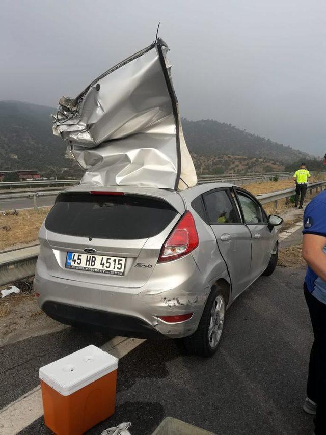 İzmir'de çekiciyle çarpışan otomobildeki kadın öldü, 3 çocuğu yaralandı