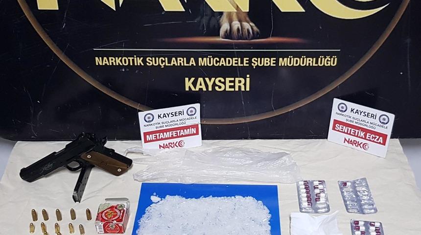 Kayseri'de "dur" ihtarına uymayarak kaçan otomobilde uyuşturucu bulundu