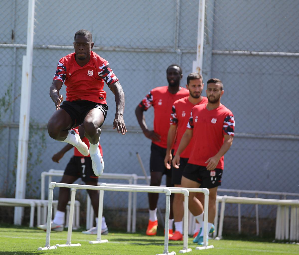 Sivasspor, Fatih Karag&uuml;mr&uuml;k ma&ccedil;ının hazırlıklarını s&uuml;rd&uuml;rd&uuml;