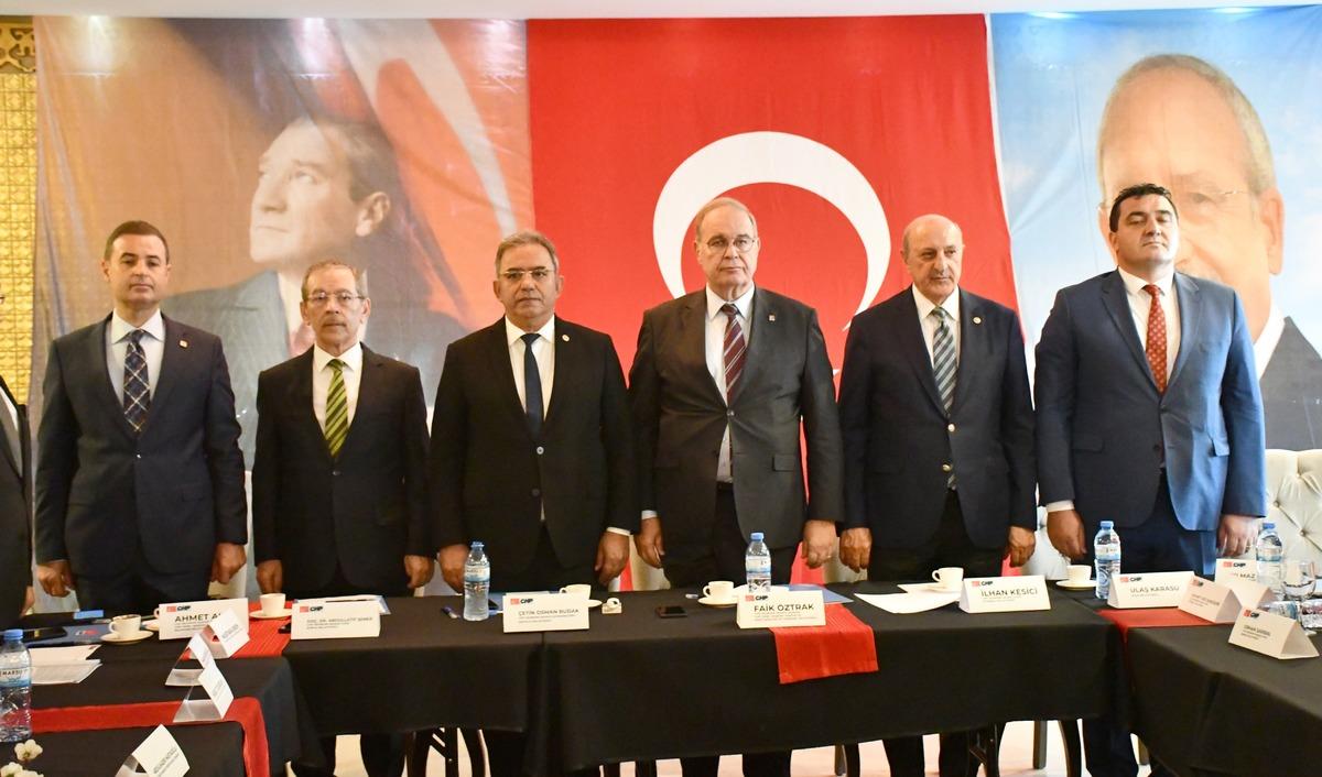 CHP Ekonomi Masası heyeti, Sivas'ta iş d&uuml;nyasının temsilcileriyle bir araya geldi