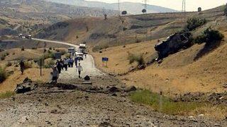 Siirt'te askeri araca bombalı saldırı: 8 şehit 