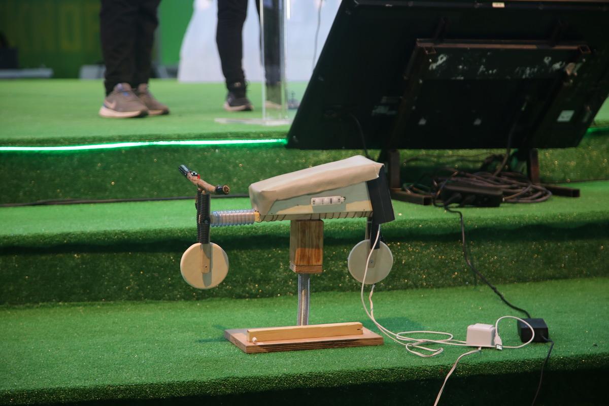 &Ouml;ğrenciler kaza yapan motosikletlinin ailesine mesaj g&ouml;nderen alarm sistemi tasarladı