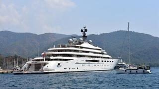 Şeyh Mansur'un lüks mega yatı Blue Marmaris'te