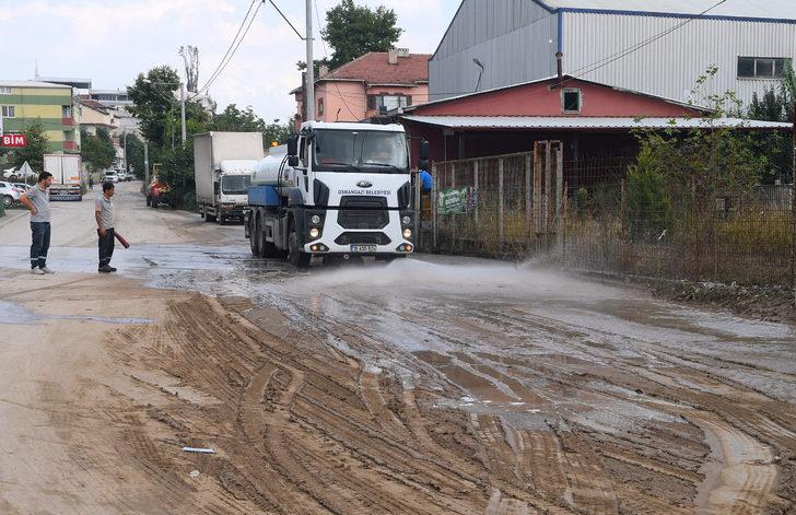 Bursa'da selden etkilenen mahallelerde temizlik çalışması sürüyor G5