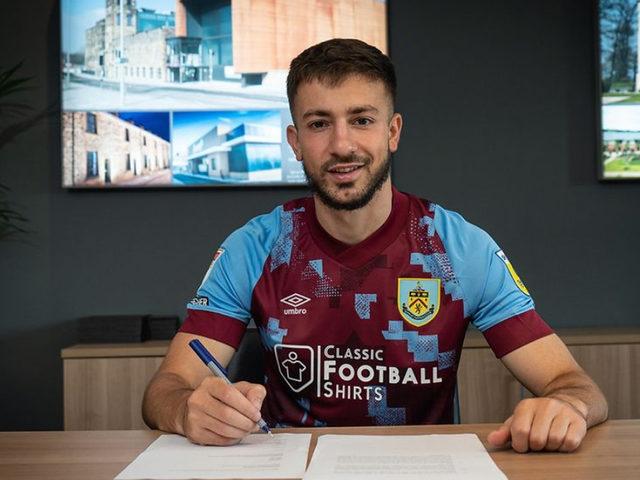 Galatasaray'dan ayrılan Halil Dervişoğlu'nun yeni adresi şaşırttı! Formayı sırtına geçirdi...