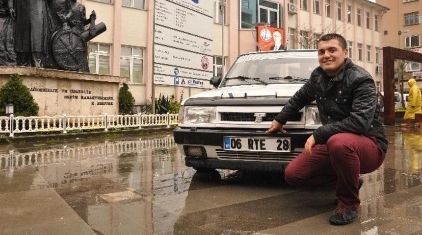 &rsquo;06 RTE 28&rsquo; plakalı Şahin marka aracı i&ccedil;in 200 bin TL istiyor