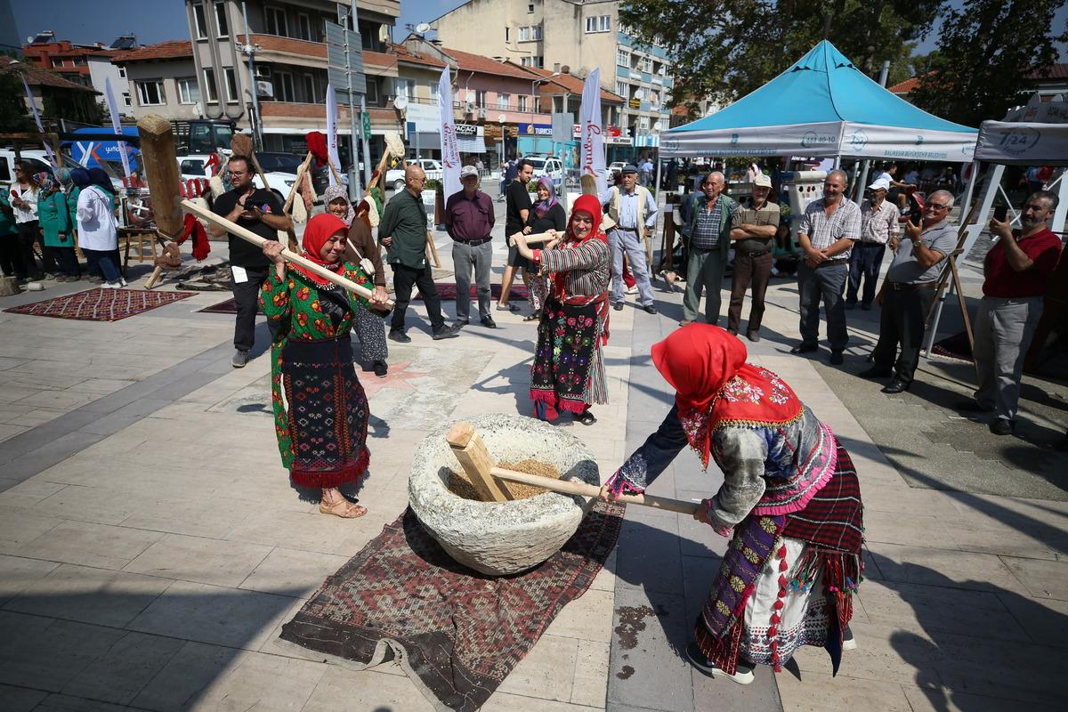 "22. Uluslararası Sındırgı Yağcıbedir U&ccedil;an Halı Şenliği" başladı