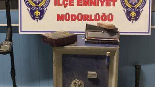 Düzce'de içinde ziynet eşyası bulunan kasayı çalan 2 zanlı tutuklandı