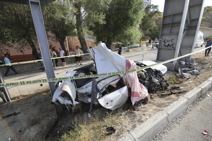 Malatya'da otomobilin üst geçide çarptığı kazada 2 kişi öldü, 2 kişi yaralandı G3