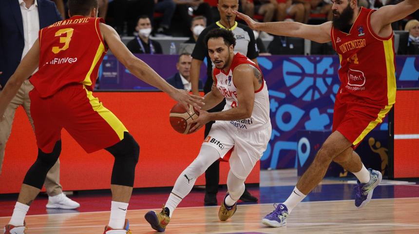 12 Dev Adam, galibiyetle başladı! A Milli Erkek Basketbol Takımı'mız, Karadağ’ı 72-68’lik skorla mağlup etti