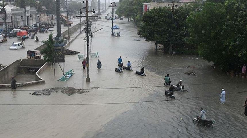 Pakistan'ı muson yağmurları vurdu: Ölü sayısı 1200'ü geçti