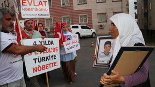 Diyarbakır annelerinin oturma eylemine bir aile daha katıldı