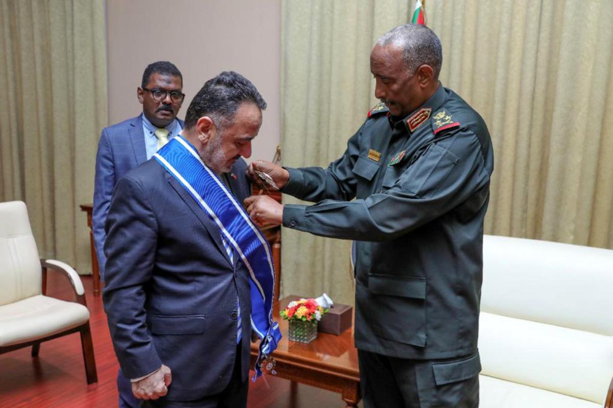 B&uuml;y&uuml;kel&ccedil;i Neziroğlu, Sudan'da "Nileyn Nişanı" ile &ouml;d&uuml;llendirildi