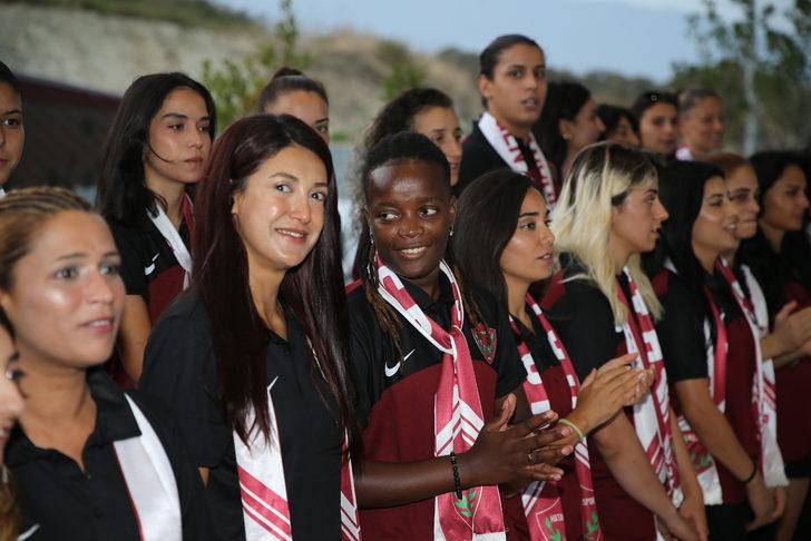 Hatayspor Kadın Futbol Takımı'nın yeni sezon kadrosu tanıtıldı G3