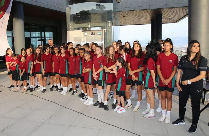 Hatayspor Kadın Futbol Takımı'nın yeni sezon kadrosu tanıtıldı G4