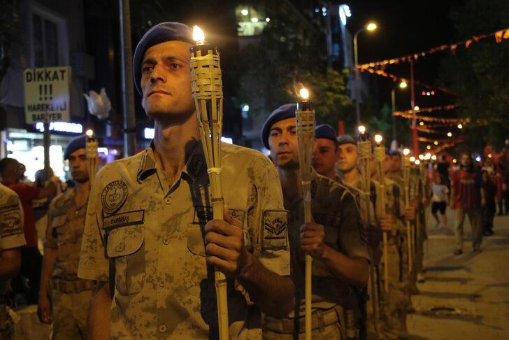 Uşak’ın düşman işgalinden kurtuluşunun 100. yılında “Kurtuluş Korteji” ve konser düzenlendi G1