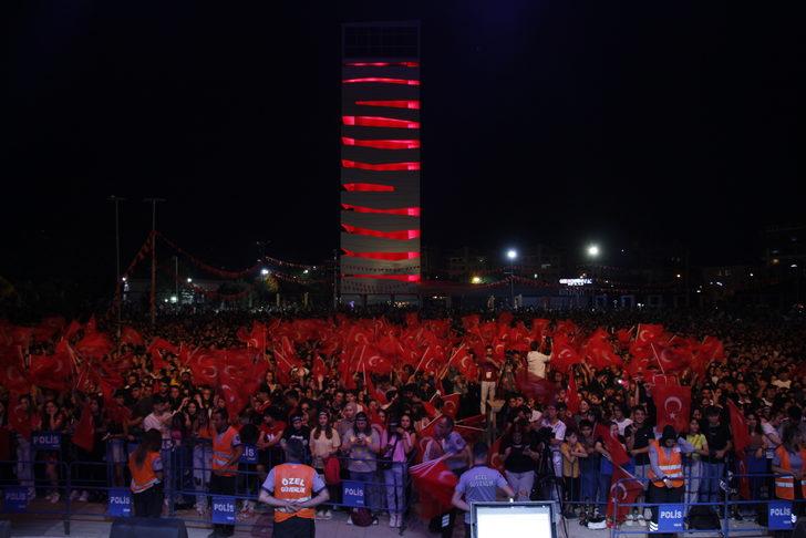 Uşak’ın düşman işgalinden kurtuluşunun 100. yılında “Kurtuluş Korteji” ve konser düzenlendi G4