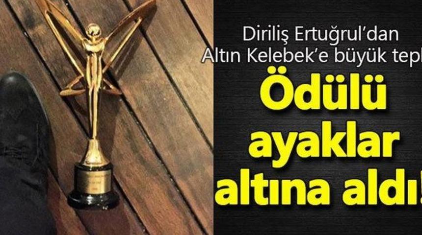 &Ouml;d&uuml;l&uuml;n&uuml; Ayaklarının Altına Aldı D&uuml;nyanın Tepkisini &Ccedil;ekti!