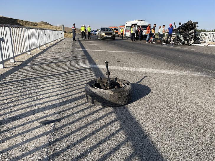 Yozgat'ta otomobilin köprü bariyerine çarpması sonucu 3 kişi öldü, 1 kişi yaralandı G3