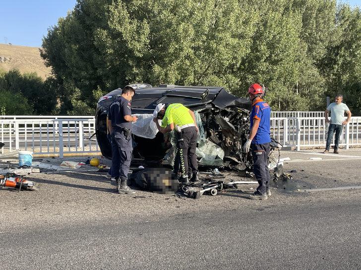 Yozgat'ta otomobilin köprü bariyerine çarpması sonucu 3 kişi öldü, 1 kişi yaralandı G4
