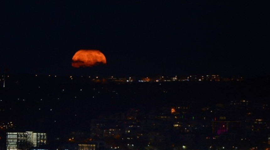 Süper Ay Az Önce İstanbul'dan Geçti Nereye Gidiyor?