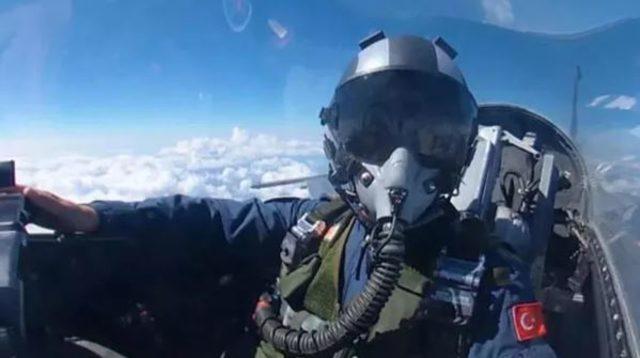 Bakan Akar F16 kokpitinde! Ege Denizi'nin kuzeyinde özel uçuş yaptı