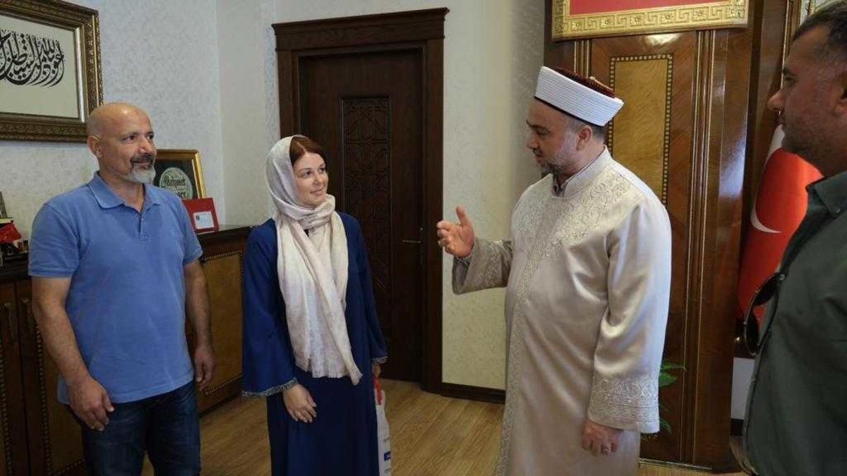 Ukraynalı kadın Adana'da M&uuml;sl&uuml;man oldu