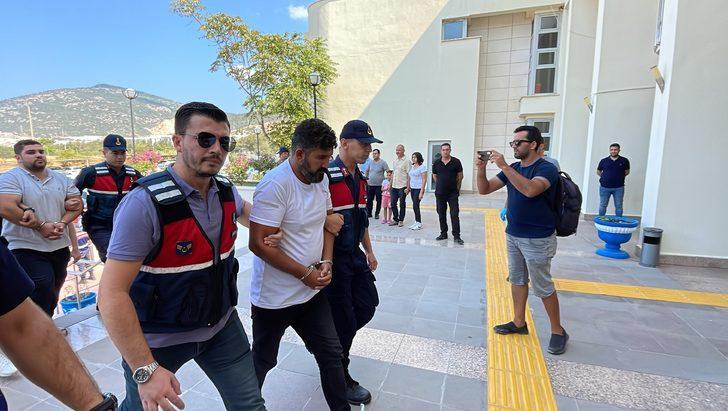 GÜNCELLEME - Bodrum'da bir kişinin ormanda başından silahla vurulmasıyla ilgili 5 zanlıdan 3'ü tutuklandı G4