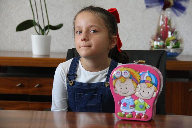 Kayseri'de 9 yaşındaki Yaren kumbarasındaki paraları özel eğitim sınıfına bağışladı G3