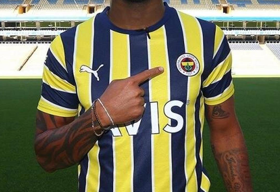 Fenerbah&ccedil;e Beşiktaş'ın eski yıldızı Michy Batshuayi'yi resmen a&ccedil;ıkladı!