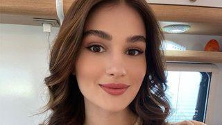 Oyuncu Gizem Güneş yarım üstüyle poz verdi! Güzelliğiyle göz kamaştırdı