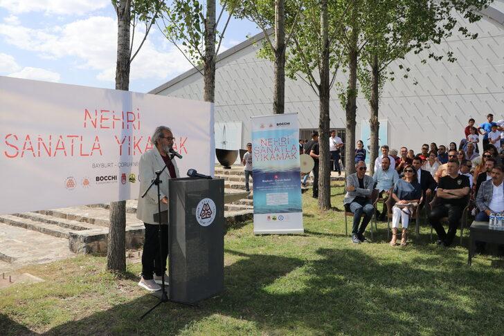 Öğrenciler nehir kenarından topladıkları atıklardan hazırladıkları çalışmaları sergiledi G3