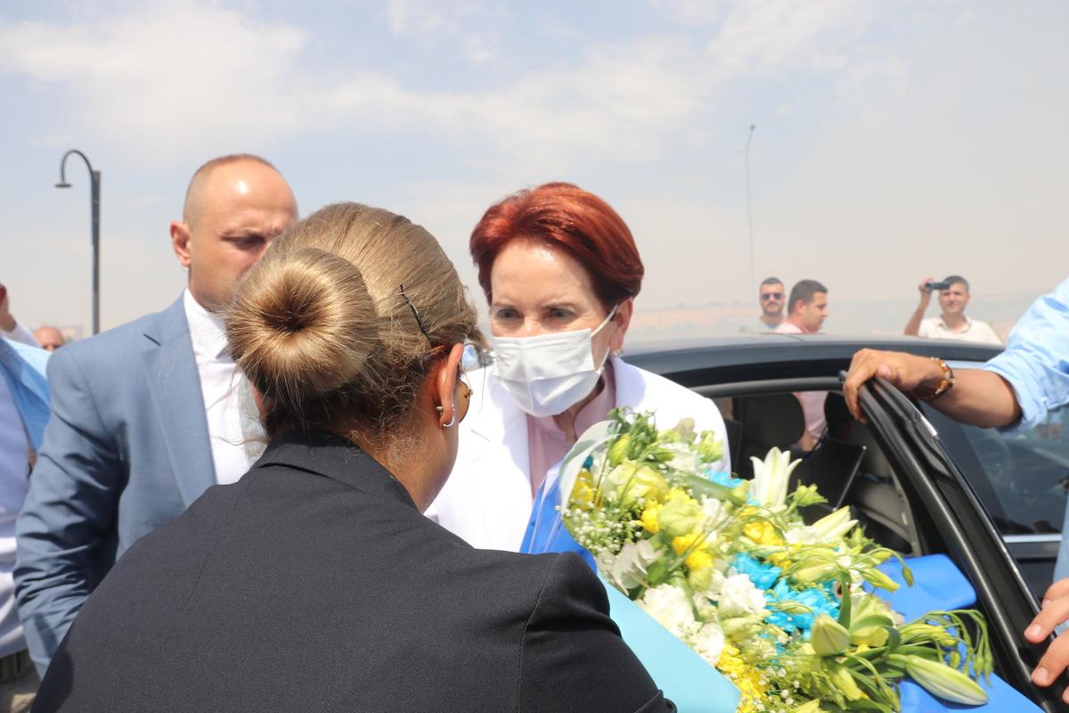 Meral Akşener, partisinin Doğu ve G&uuml;neydoğu'daki il ve il&ccedil;e başkanlarıyla buluştu